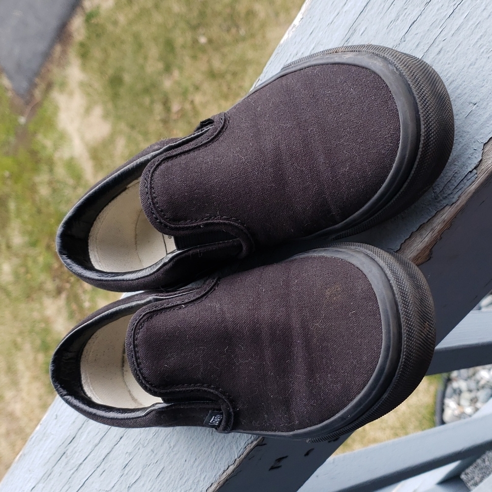 Kids Black Slip-on Vans